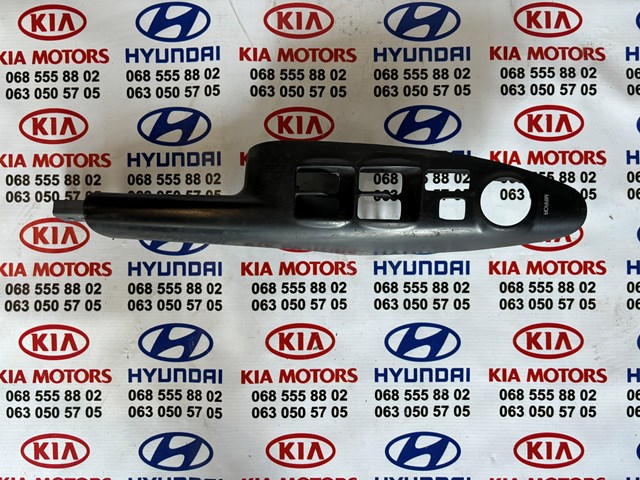 Кнопковий блок керування склопідіймачами передній лівий 935702E200 HYUNDAI