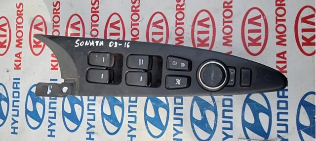 Кнопковий блок керування склопідіймачами передній лівий 935703S000RY HYUNDAI