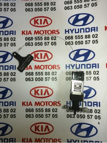 Мотор-привід відкриття лючка бака 957203K000 HYUNDAI