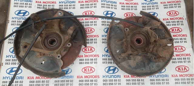 Кулак поворотний правий A2103509208 MERCEDES