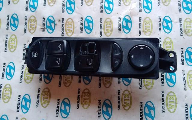 Кнопковий блок керування склопідіймачами передній лівий A6395451213 MERCEDES