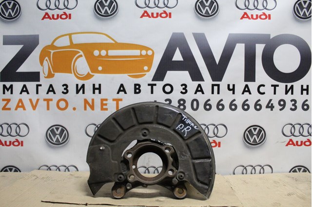 Кулак поворотний передній правий 1K0407256AA VAG