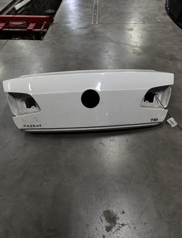 Кришка багажника кузова 3AE827025 VAG