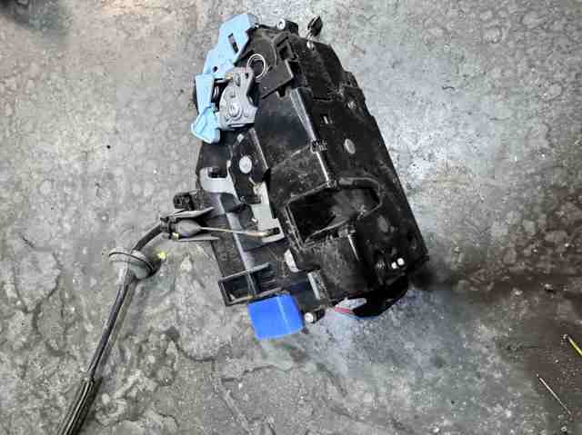 Замок передніх пасажирських дверей 3D1837016AC VAG