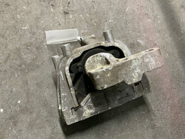 Права подушка двигуна 5N0199262 VAG