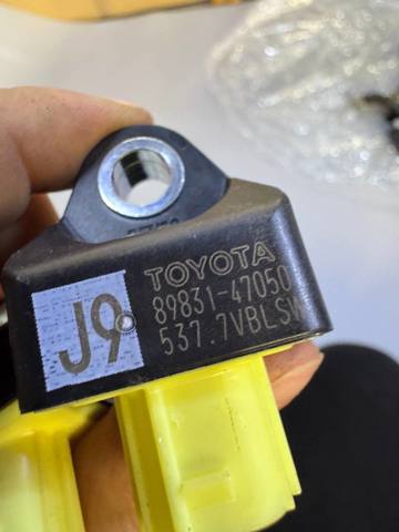 Датчик подушки безпеки 8983147050 TOYOTA
