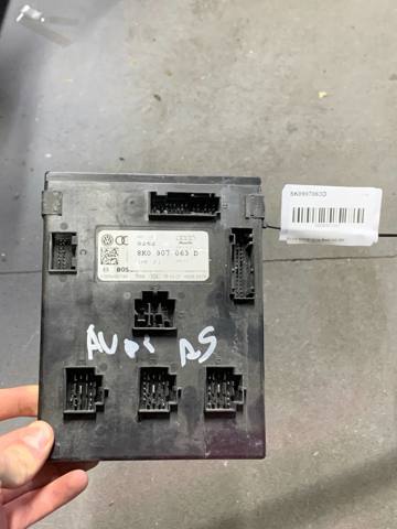 Блок управління бортової мережі 8K0907063D VAG