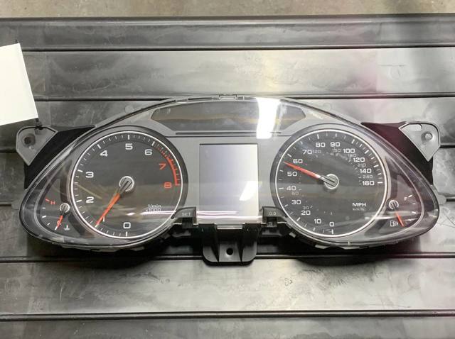 Приладова дошка-щиток приладів 8K0920983F VAG