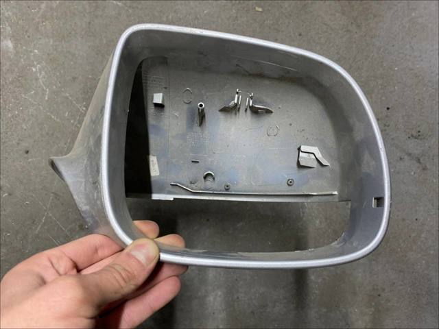 Накладка дзеркала заднього виду, права 8R0857528A VAG