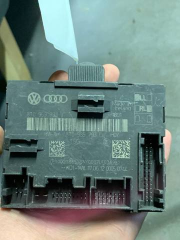 Блок комфорту передніх дверей 8T0959793J VAG