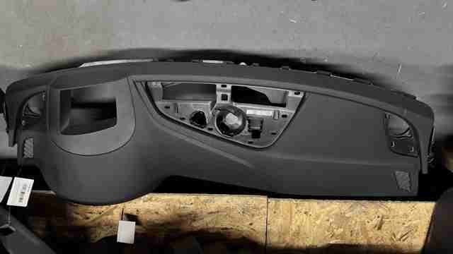 Передня панель 8W1857001L24A VAG