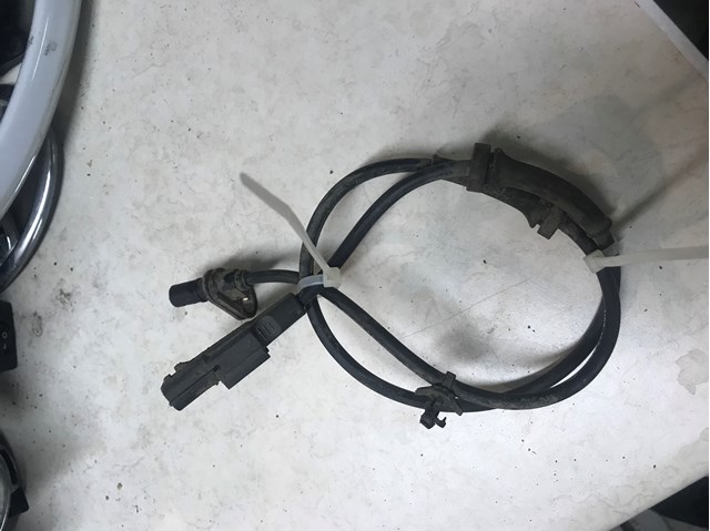 Датчик АБС (ABS) задній правий 479506725R RENAULT
