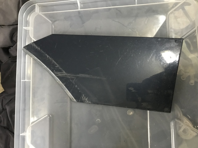Лючок порту зарядки автомобіля 4KE810393 VAG
