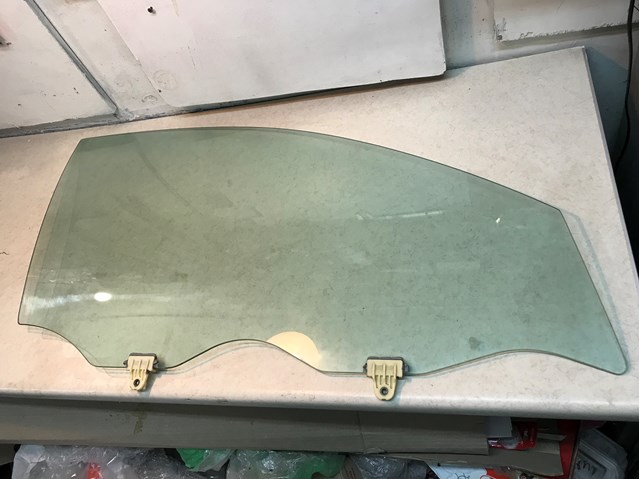 Скло пасажирських дверей 803009W50A NISSAN