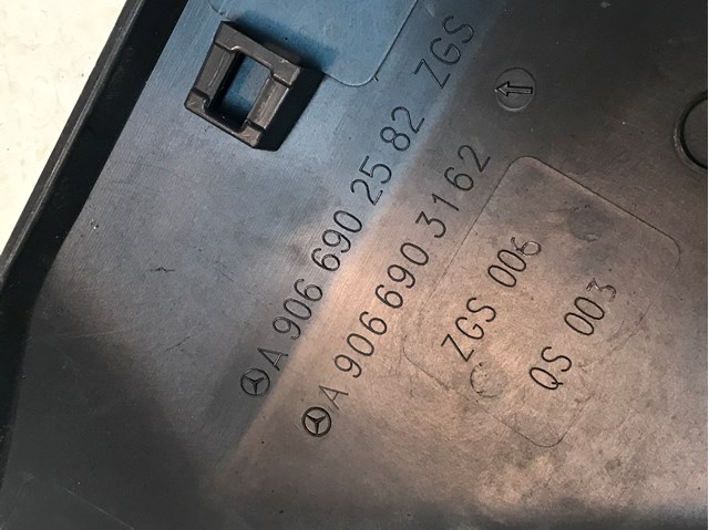 Молдинг заднього лівого крила A9066902582 MERCEDES