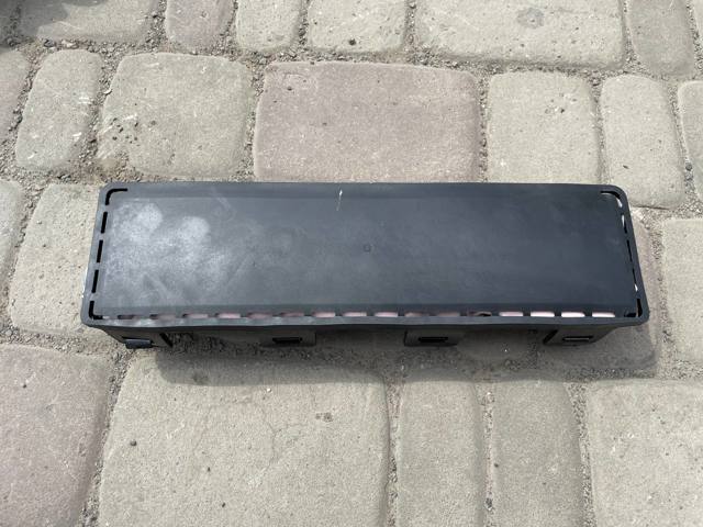 Ейрбег захисту колін нижня 100525900G TESLA
