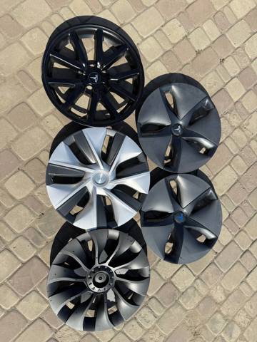 Ковпаки на диски 104427100A TESLA