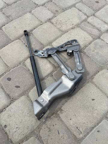 Опора капота права 105360600B TESLA