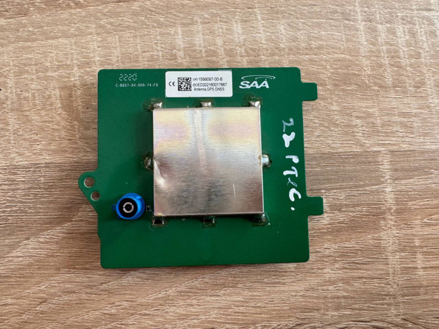 Антена GPS 107973400C TESLA
