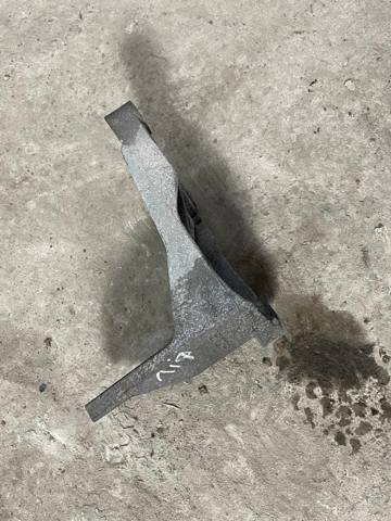 Кронштейн подушки (опори) двигуна, правої 112323NF0A NISSAN