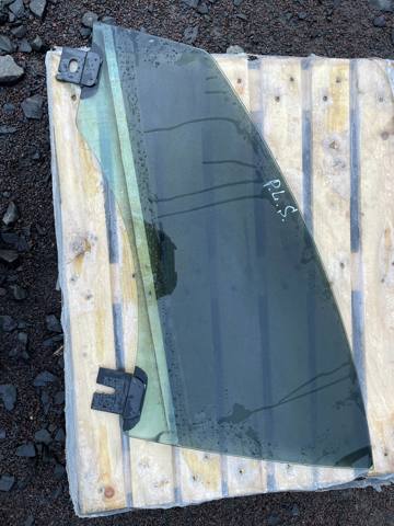 Скло водійських дверей 600654700E TESLA