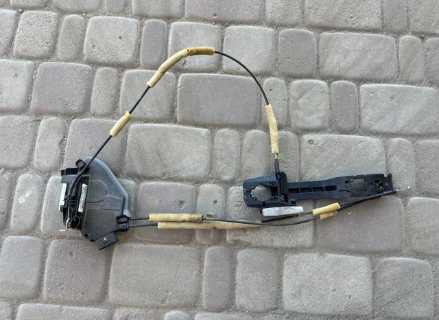 Замок задньої дверї, правої 825005RB0A NISSAN