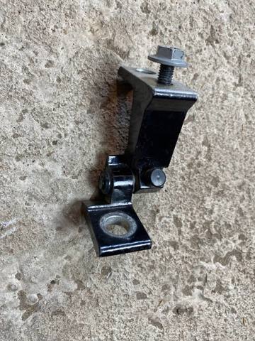 Петля водійських дверей 8V5833403C VAG
