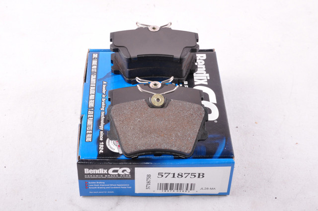 Комплект задніх колодок 571875B BENDIX