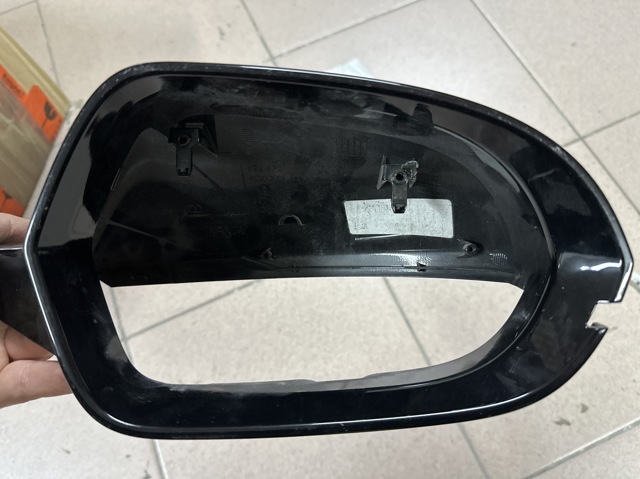 Корпус дзеркала заднього виду, правий 4G0857528 VAG