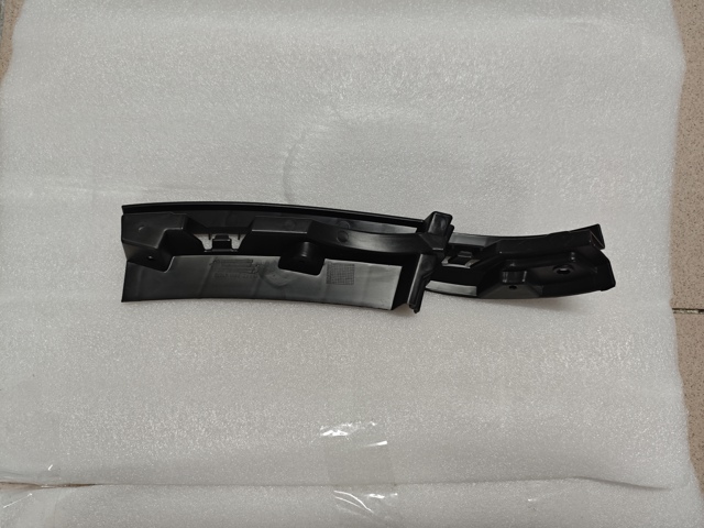 Ліве кріплення переднього бампера 8R0807277C VAG