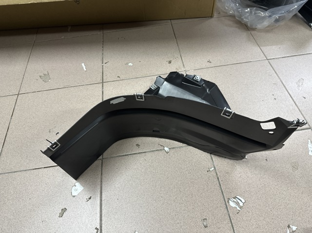 Підкрилок переднього крила, правий передній 8U0853888A VAG