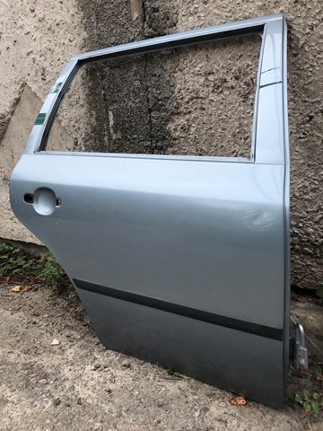 Двері задні, праві 1U9833056 VAG