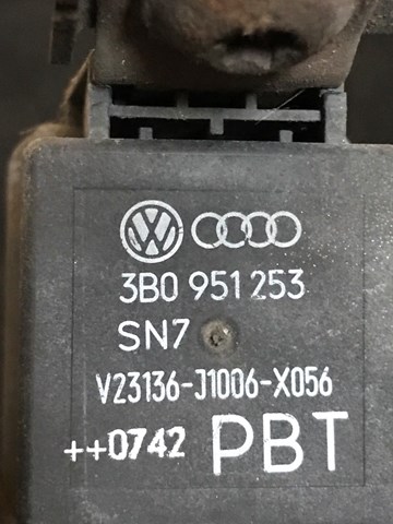 Реле паливного насоса 3B0951253 VAG