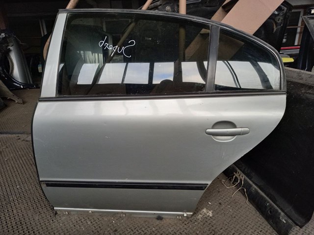 Двері задні, ліві 3U5833051B VAG