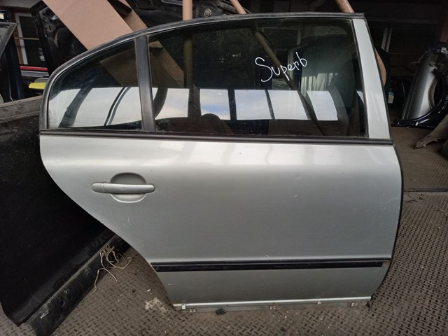 Двері пасажирські задні праві 3U5833052B VAG