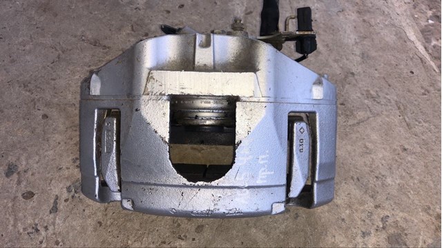 Супорт гальмівний, передній, правий 4B0615124A VAG