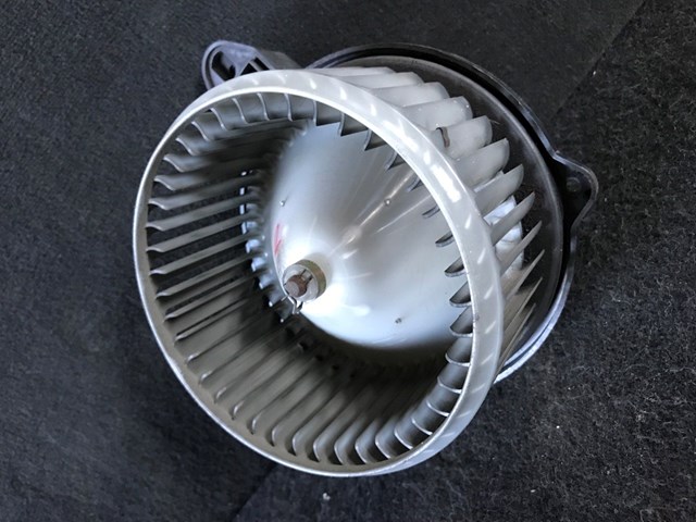 Двигун вентилятора пічки (обігрівача салону) для audi a6 (c5) (0130111202) с 97-04 г.в.  4B1820021B
