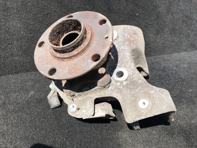 Цапфа поворотна права 4F0505434G VAG
