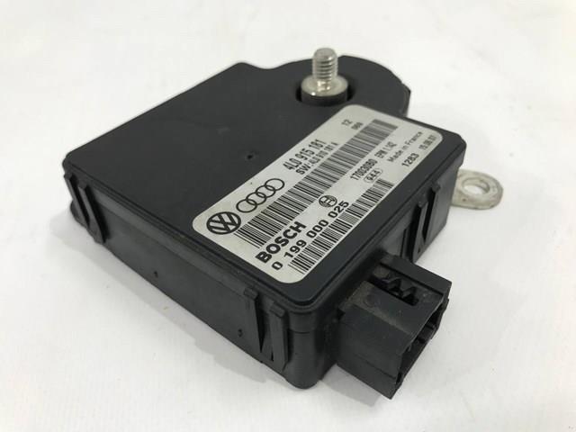 Реле контролю заряду АКБ 4L0915181 VAG