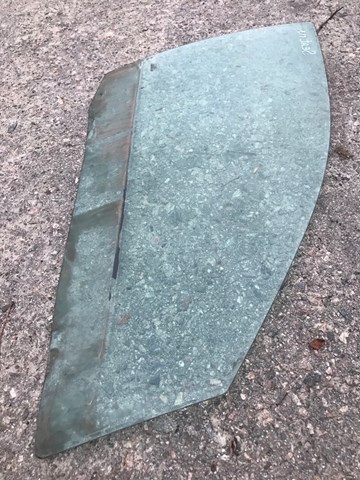 Скло пасажирських дверей 6L4845202 VAG