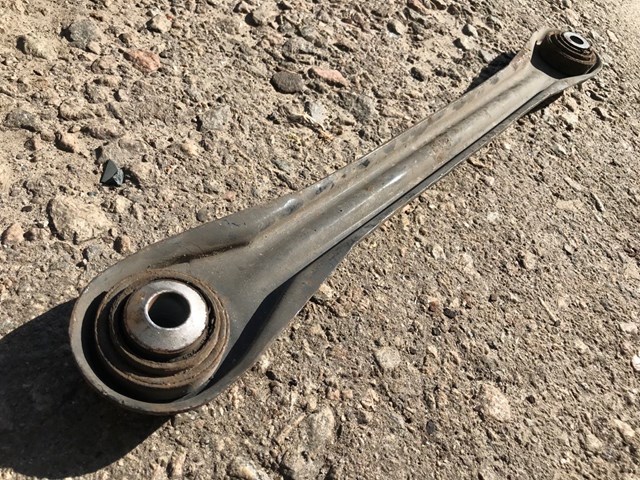 Сайлентблок заднього верхнього важеля 7L0501531B VAG