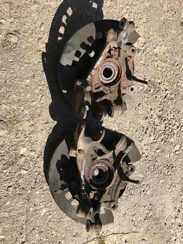 Кулак поворотний правий 7L0505436B VAG