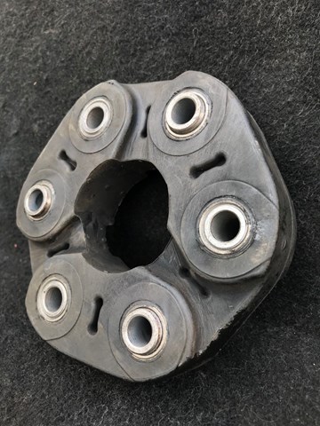 Муфта кардана еластична, передня 7L0521403 VAG