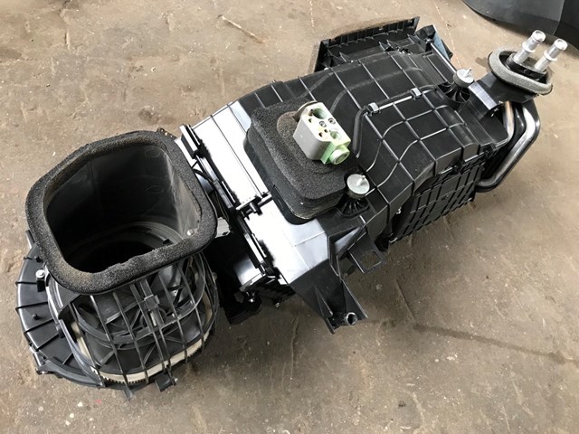 Салонний випарник 7L0819087AA VAG
