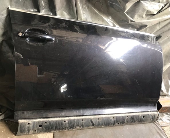 Пасажирські передні двері 7L0831056L VAG
