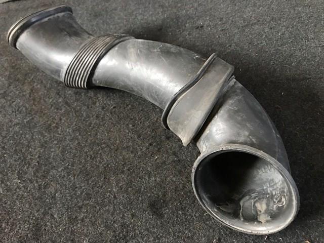 Патрубок повітряний, вхід повітряного фільтра 7L6129752B VAG