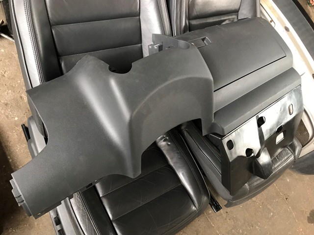 Ящик для рукавичок (бардачок) 7L6858904 VAG