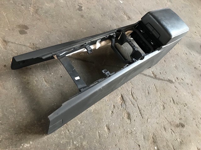 Центральна консоль торпеди 7L6863243K75R VAG