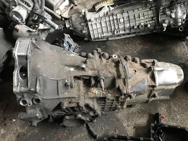 Ручна коробка передач 8150070803 VAG