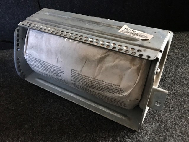 Установка подушки безпеки пасажира 8D0880201 VAG